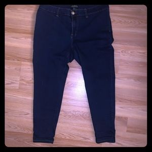 **PLUS SIZE FOREVER 21 DARK BLUE JEANS**